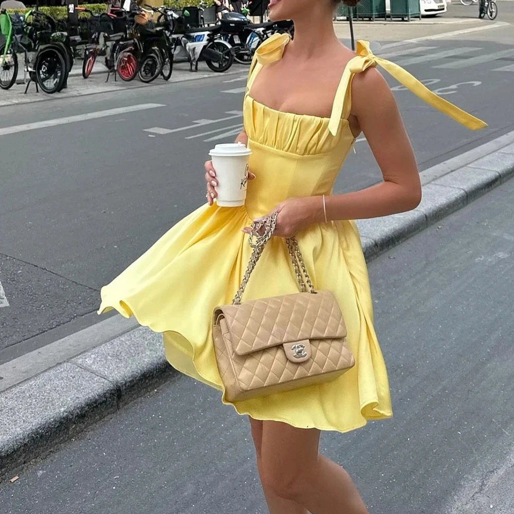 KONDALA Elegancka Damska Francuska Słodka Żółta Sukienka z Drapowaniem, Sukienka Mini na Urodziny z Odkrytymi Plecami, Sznurowana Moda 2025 Lato Mujer Vestidos