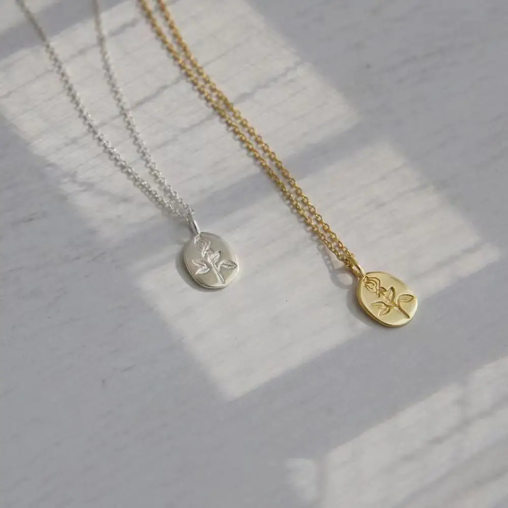 Rose Flower Oval Pendent Necklace Women Exquisite Sweater Thin Chain French Girl Sweet Clavicle Chain Fashion Jewelry Gifts