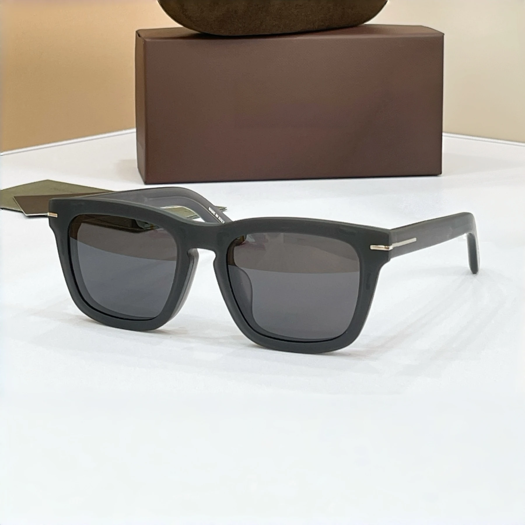 6070 Men Women Eyeglasses,Designer Premium Frame,Lightweight Comfort,2-in-1 Function,Timeless Styling For All Occasions