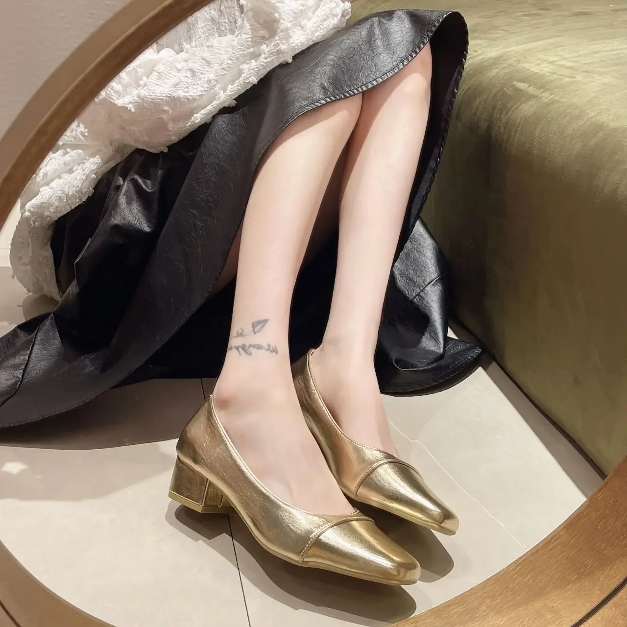 

Женские туфли-лодочки на блочном каблуке. Женская обувь на среднем каблуке с бантом. Массивный квадратный носок. Шикарный горошек. Популярное весеннее элегантное платье. Стильное 39.