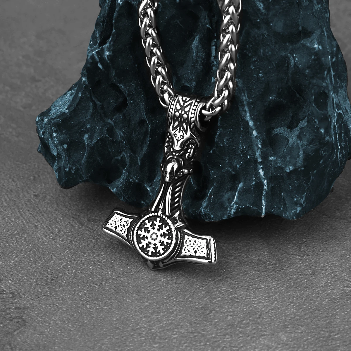 

Vintage Viking Thor Hammer and Skull Helmet Awe Necklace Men's Hip Hop Charm Stainless Steel Pendant Vikings Jewelry Wholesale