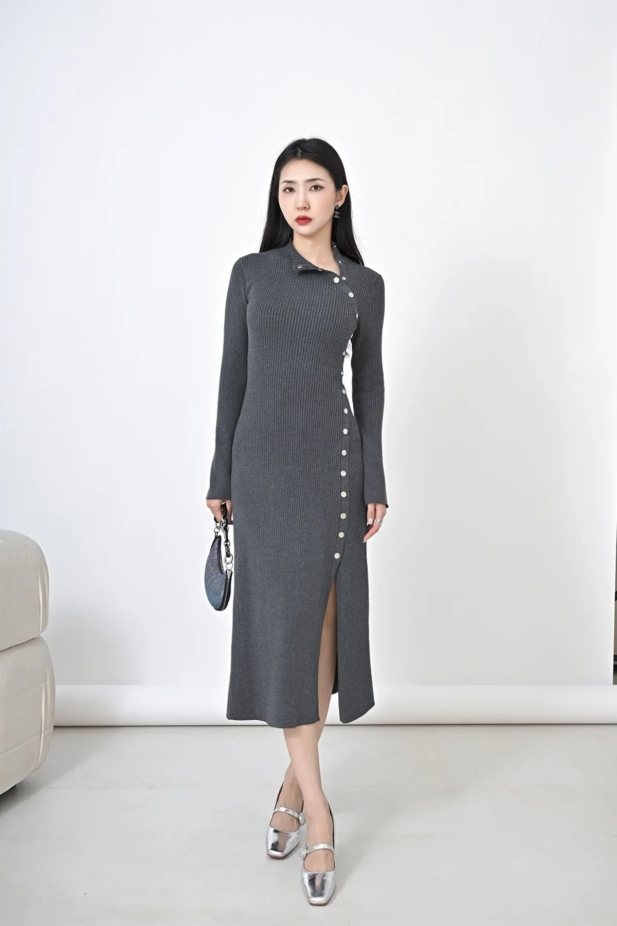 French style niche long sleeved waist bag button up dress for autumn and winter, paired with a coat and a slim fit over the knee