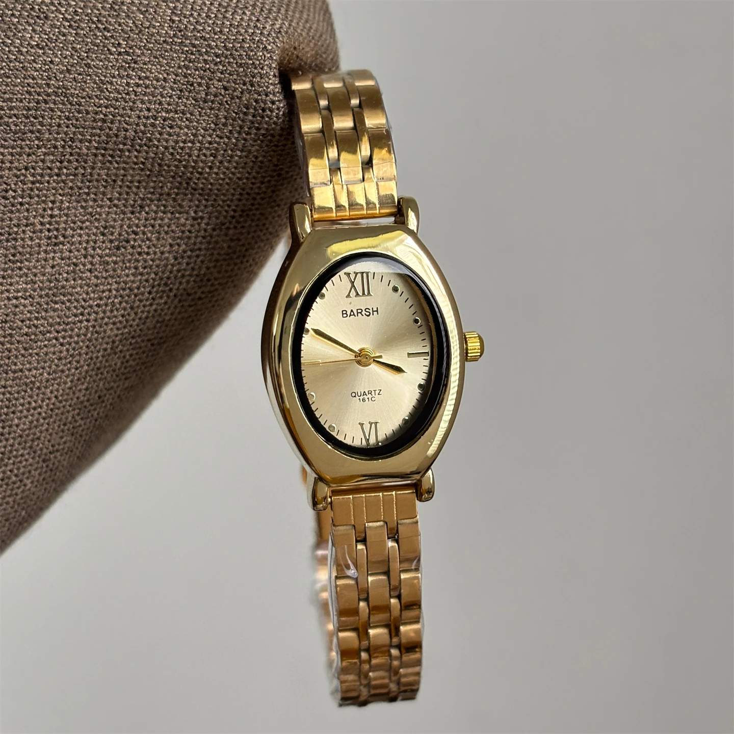 

Smalldialretrosteelwatchfor women light luxury simple personality fashion allmatch temperament quartz watch ladies highend watch