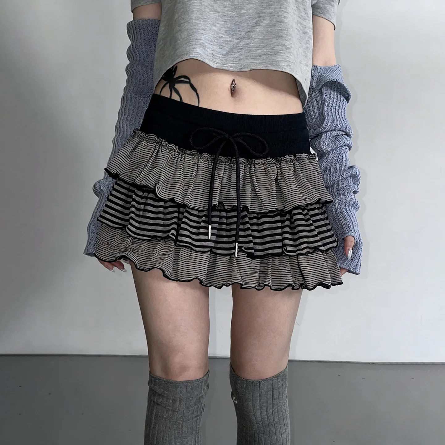 Gonna a righe di colore dolce a contrasto per donna 2026 Primavera nuova gonna a torta con foglie di loto con giunture a vita bassa