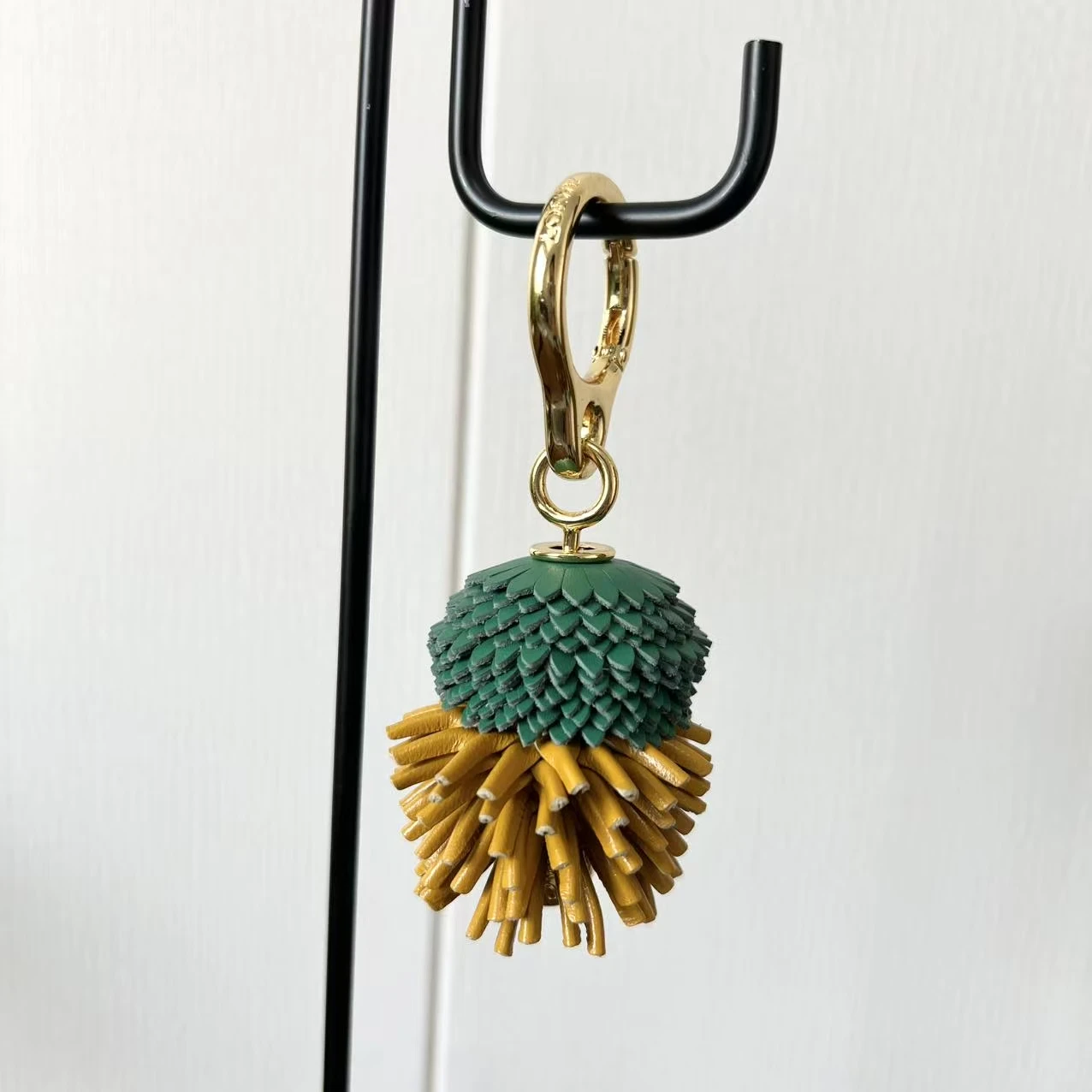 

High-quality DIY floral metal keychain for crossbody bags, keys, and car accessories