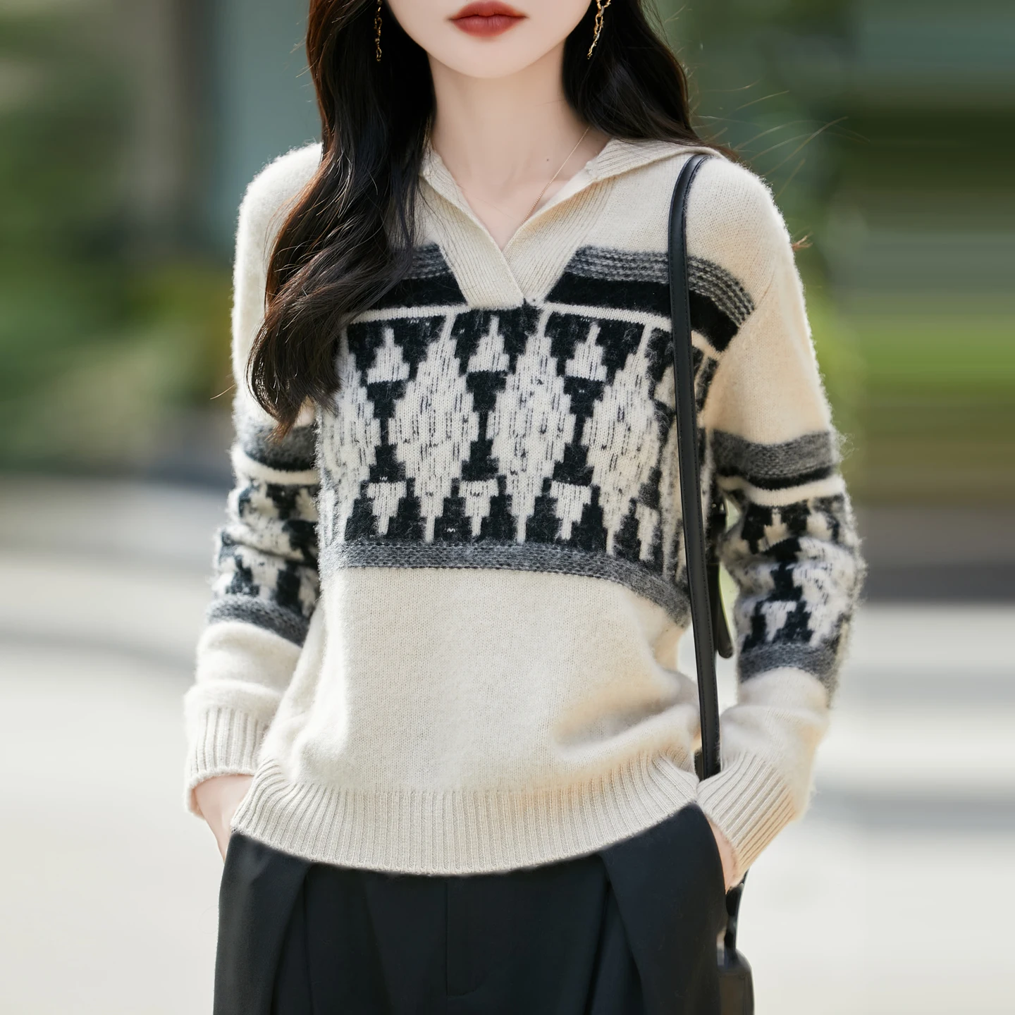 

Double stranded thick woolen sweater with half open collar, women's pullover, bottom jacquard design, long sleeved