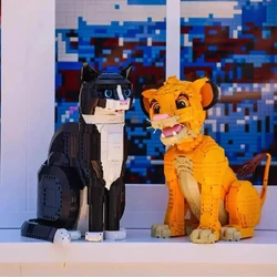 IN STOCK NEW 1710Pcs Creative Tuxedo Cat Building Blocks Young Lion Model Bricks Toys For Kids Christmas Gift 21349 43247