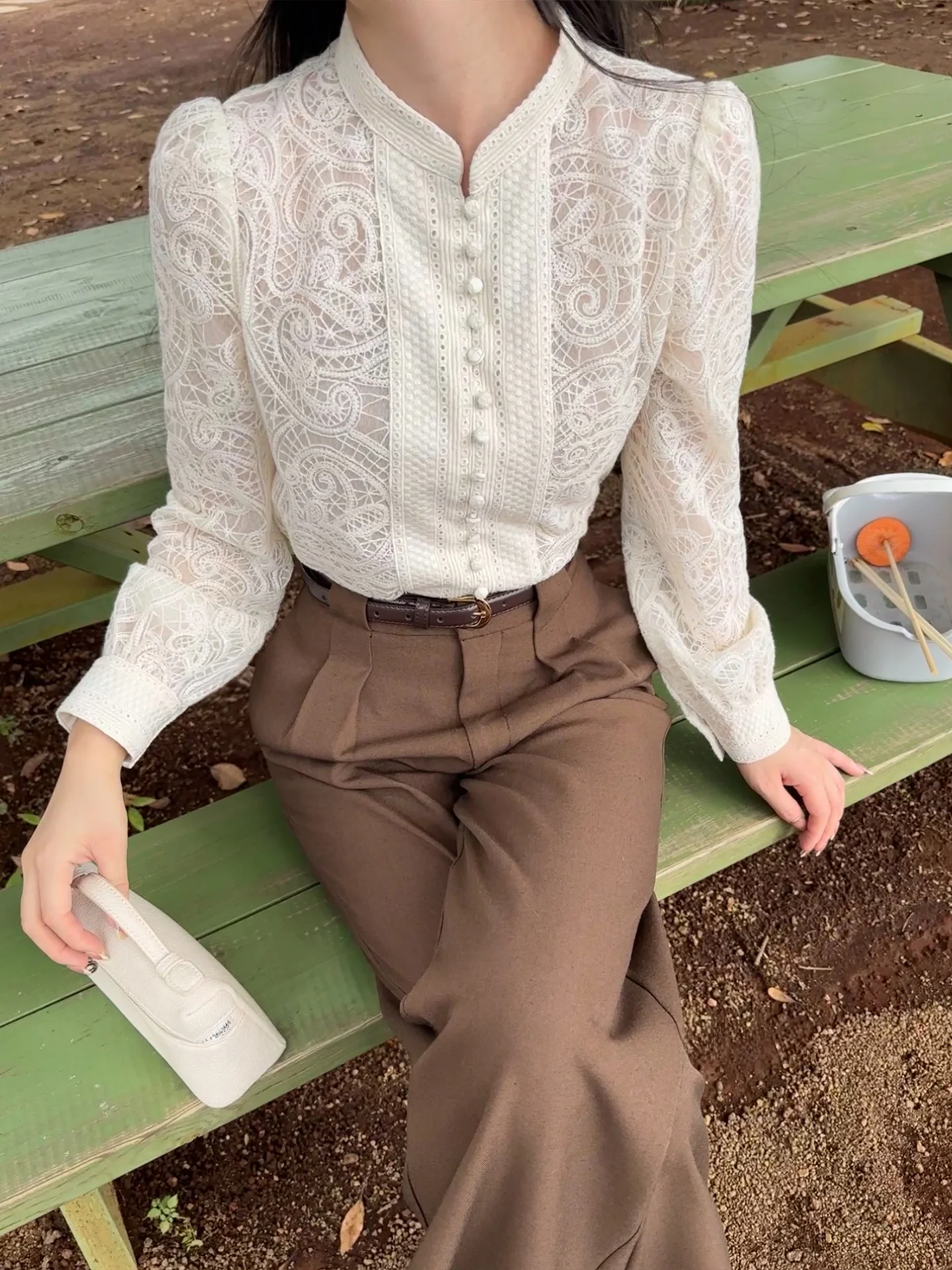 

Женская длинная блузка в стиле французского кантри с кружевом и тяжелой вышивкой, облегающая, весенняя новинка, дышащее полиэфирное волокно