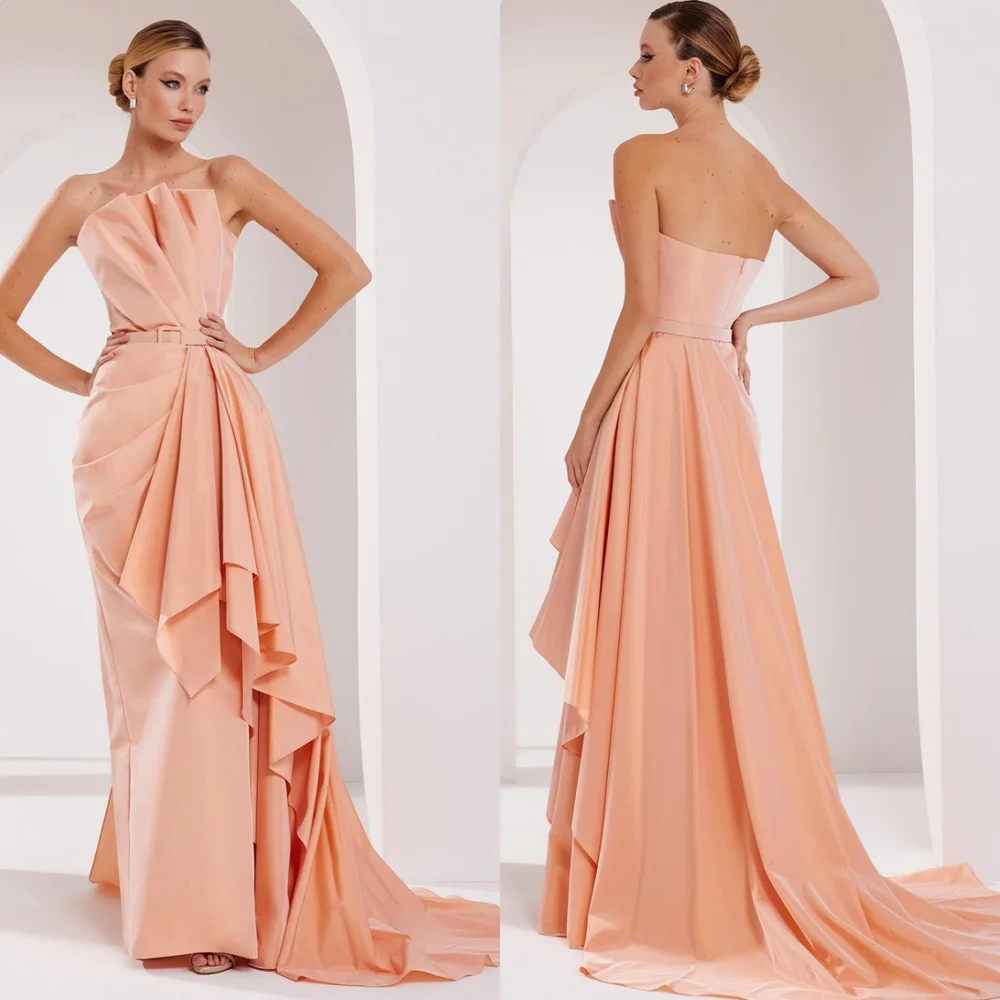 ที่กําหนดเองอย่างเป็นทางการแชมเปญ Jersey ชุดราตรีโมเดิร์น Strapless แขนกุดซิปด้านหลัง Ruched Sweep Train Homecoming Dress