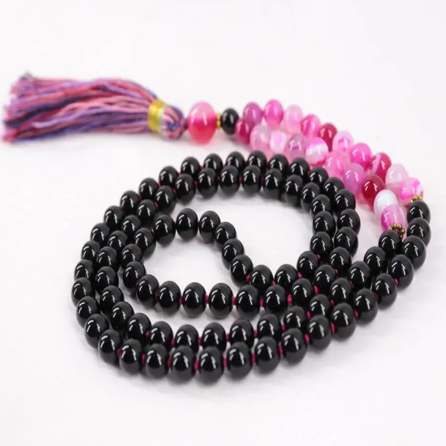 

Ожерелье-мала из натурального черного оникса и розового полосатого агата (108 бусин) с фиолетовым кисточком: целебные кристаллы для любви и защиты