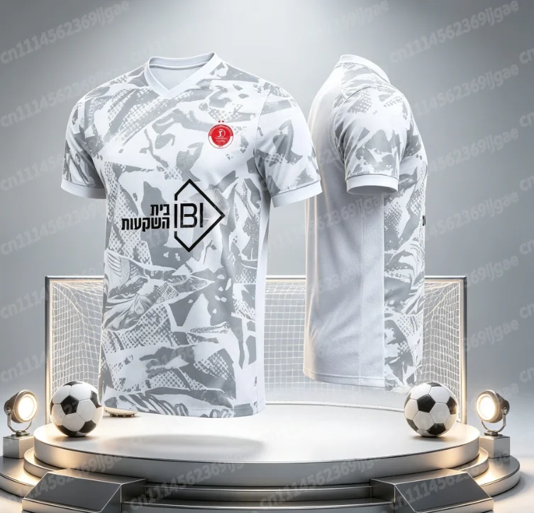 Das 2026 Hapoel Tel Aviv FC Fashion Jersey ist ein einzigartiges T-Shirt, das speziell für Familien echter Fußballfans entworfen wurde. – Detail 4