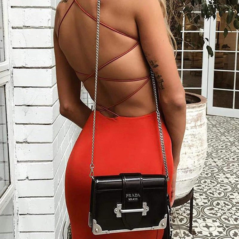 ชุดเดรสผู้หญิงสไตล์ยุโรปอเมริกัน ฤดูร้อน ปี 2026 สีพื้น เซ็กซี่ เปิดหลัง สายไขว้ผูกโบว์  หรูหรา เหมาะสำหรับงานปาร์ตี้ ค็อกเทล และออกงานกลางคืน