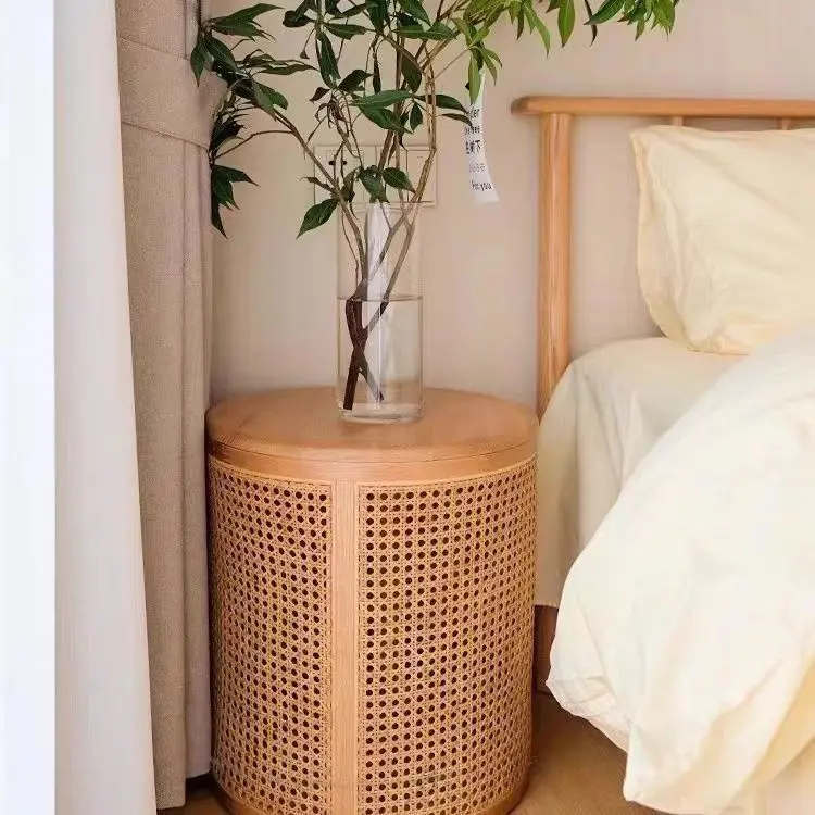 طاولة قهوة مستديرة من الخشب الصلب على الطراز الياباني، غرفة معيشة صغيرة، طاولة جانبية للأريكة