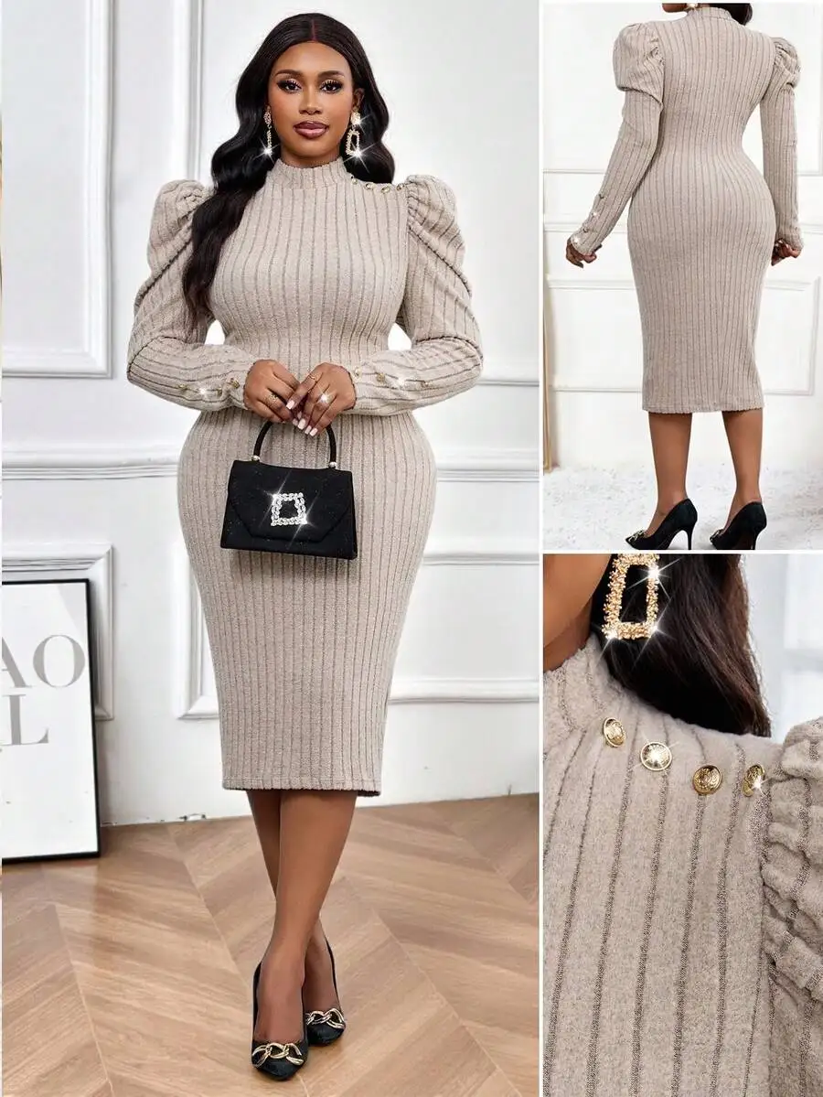 

Бежевое трикотажное платье миди в рубчик с пышными рукавами и золотыми пуговицами