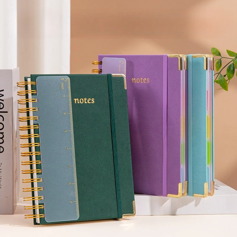 قطعة واحدة من دفتر الملاحظات الكلاسيكي المبطن مقاس A5، غلاف فني مع شريط مطاطي ومسطرة، مخطط من الجلد الصناعي للمجلات والجدول الزمني