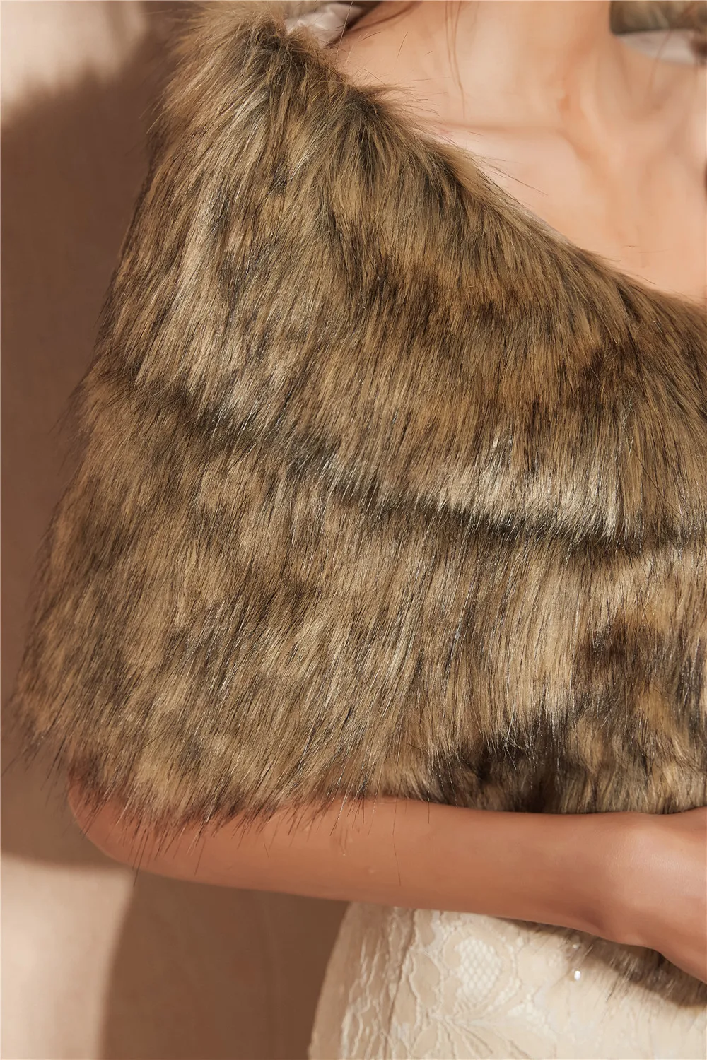 Taille unique hiver femmes vison fourrure châle cheveux longs solide épais thermique Imitation fourrure Cape pour dame de haute qualité femme fourrure veste