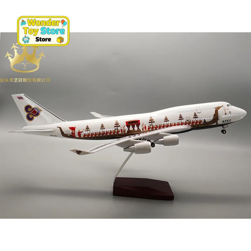 

Airplane Model 747 Thai Royal Barge APEC With LED Lights Wheels Static Simulated Display Ornament For Aviation Fans