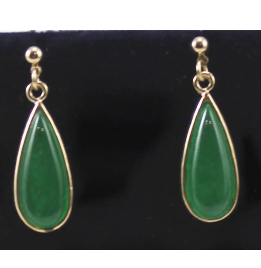 

Elegant Green Jades Drop Earring