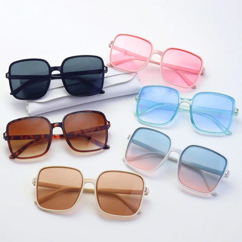 

Vintage Gradient Sunglasses for Woemen Unisex Outdoor UV400 Eye Protection Sun Glasses Men Square Ultralight Goggles for Ladies