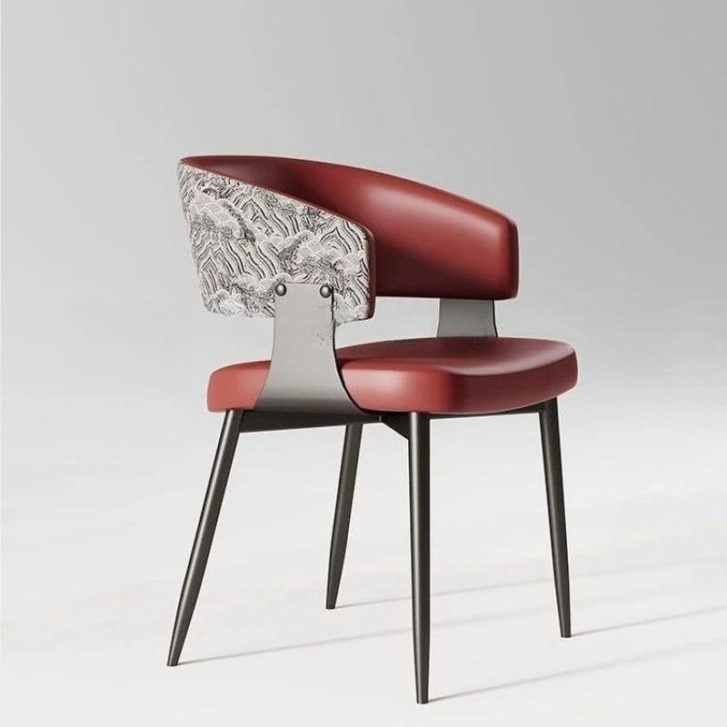 Sgabello con schienale semplice e casual per uso domestico