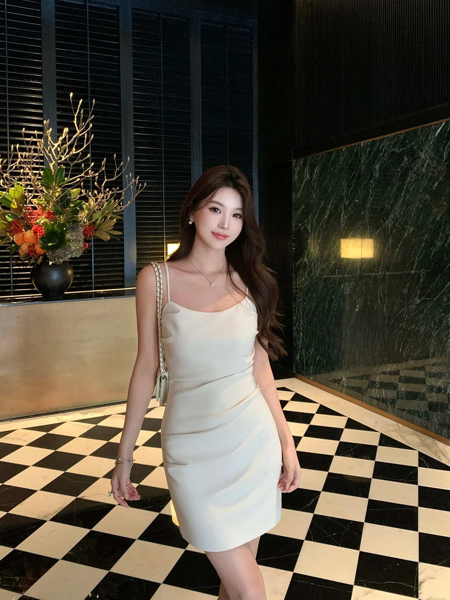 

Белое трикотажное платье-футляр с бретельками для женщин, летнее, облегающее, для дня рождения, на каждый день, в стиле Lin Guan Ele