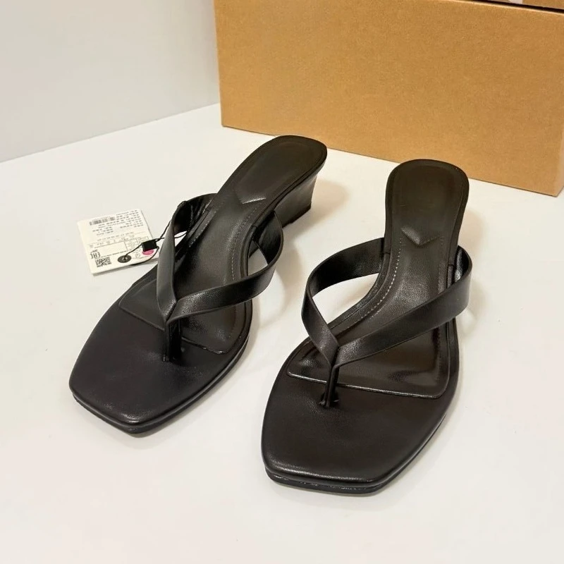 Elegant Black Square Head Wedge Heel Sandals Women's Summer Outdoor Wear Classic Beach Clip Simple Versatile Heels Flip-flop