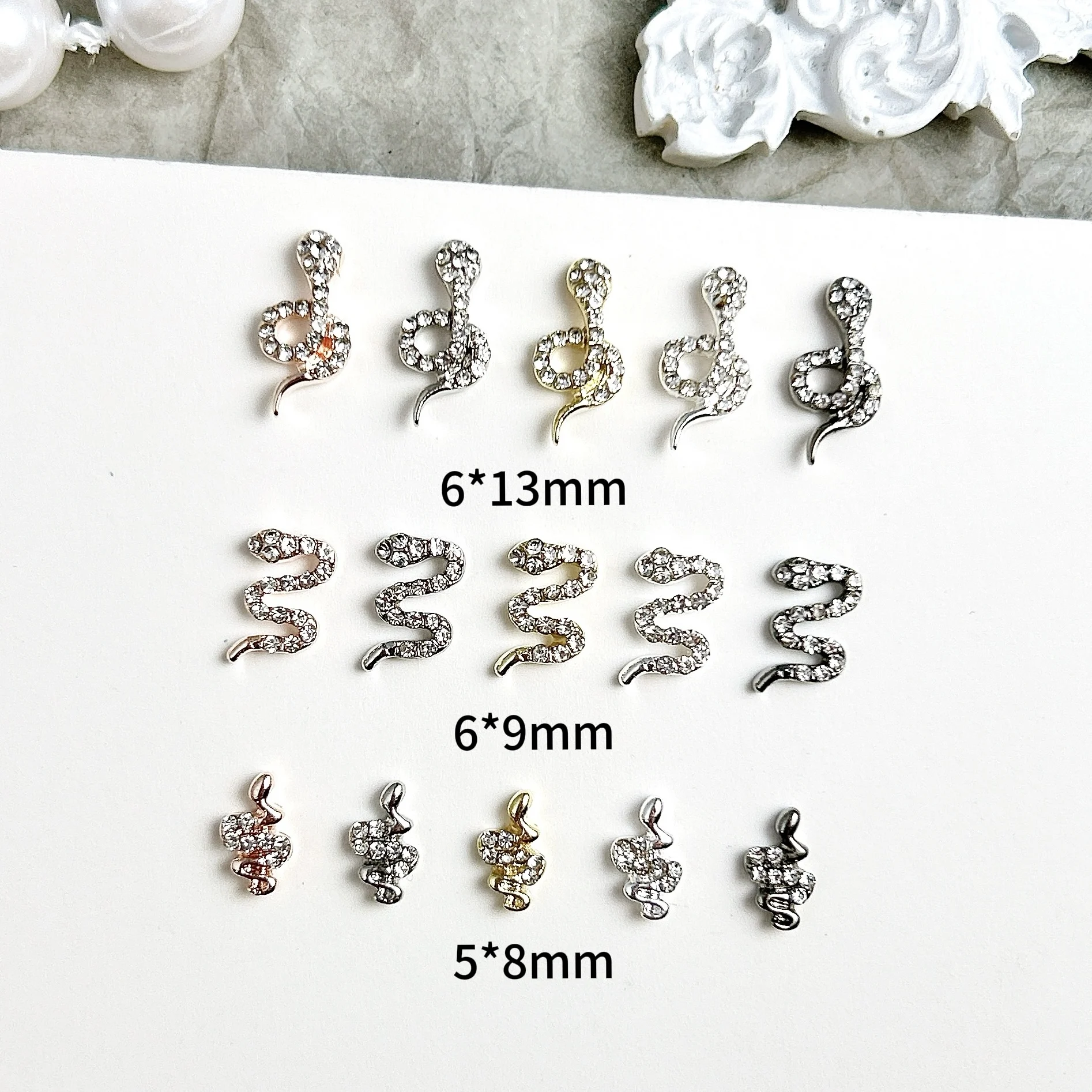 반짝이는 합금 상감 라인석 뱀 네일 아트 액세서리, 절묘한 3D 곡선 뱀 네일 참, DIY 공예품 용품, 10 개