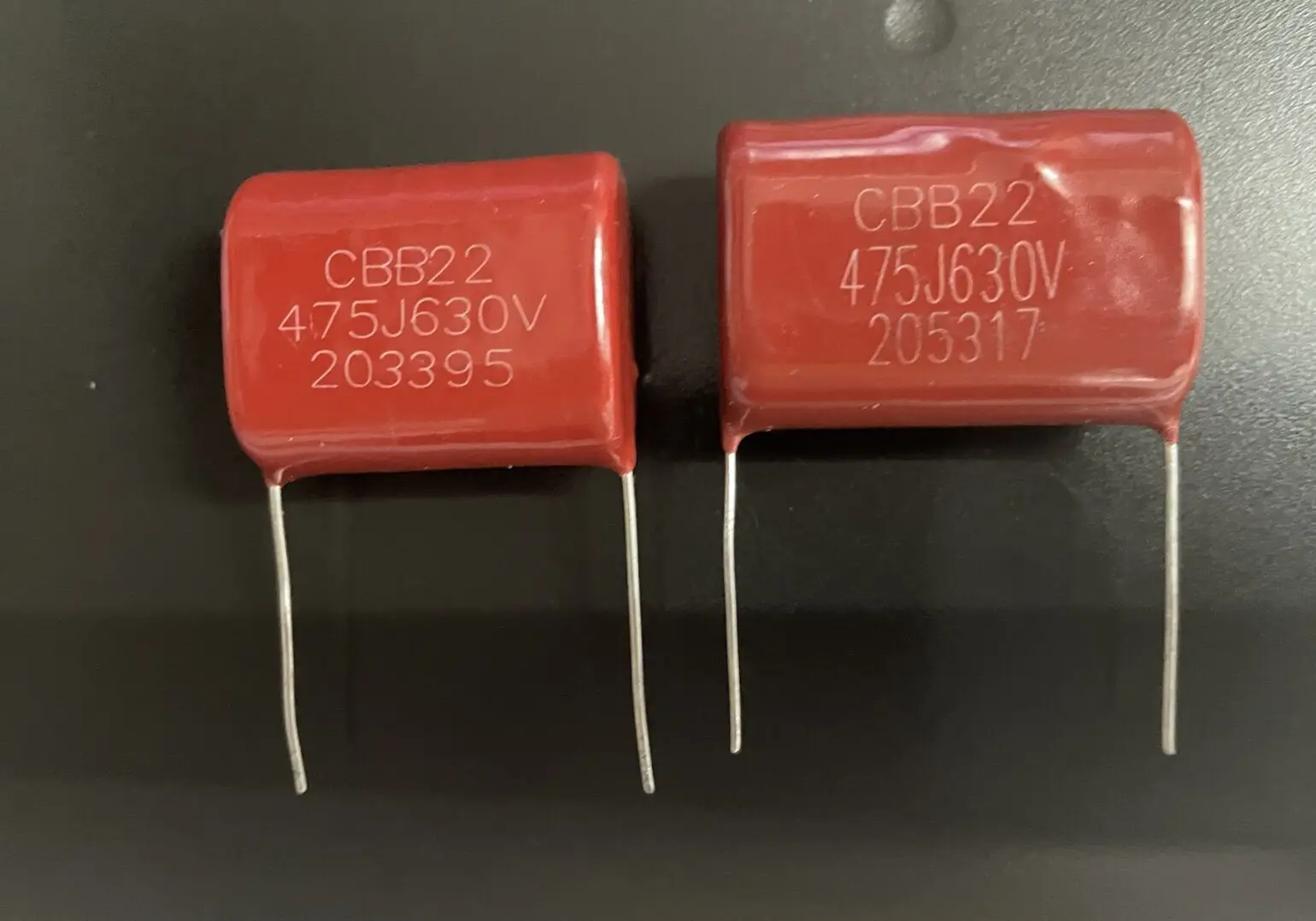 (100 قطعة) CBB22-630V475J-P27Z / CBB22-630V475J-P30Z المكثفات فيلم البولي بروبلين الممعدنة