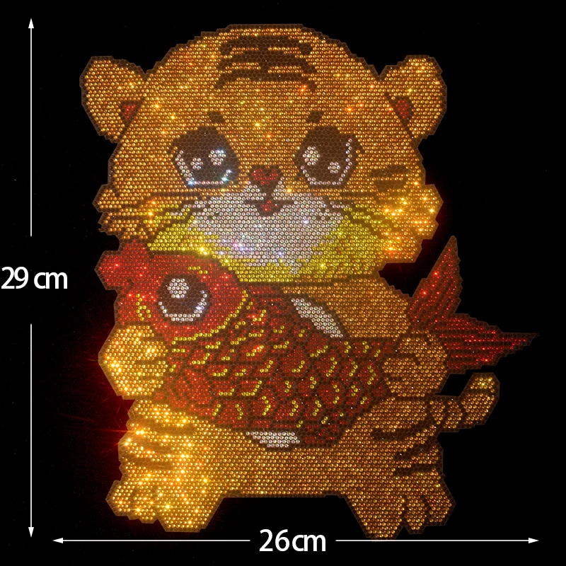 Los patrones de dibujos animados de diamantes de imitación de alta calidad están planchados en suéter, abrigo y accesorios de ropa como parches grandes de moda.