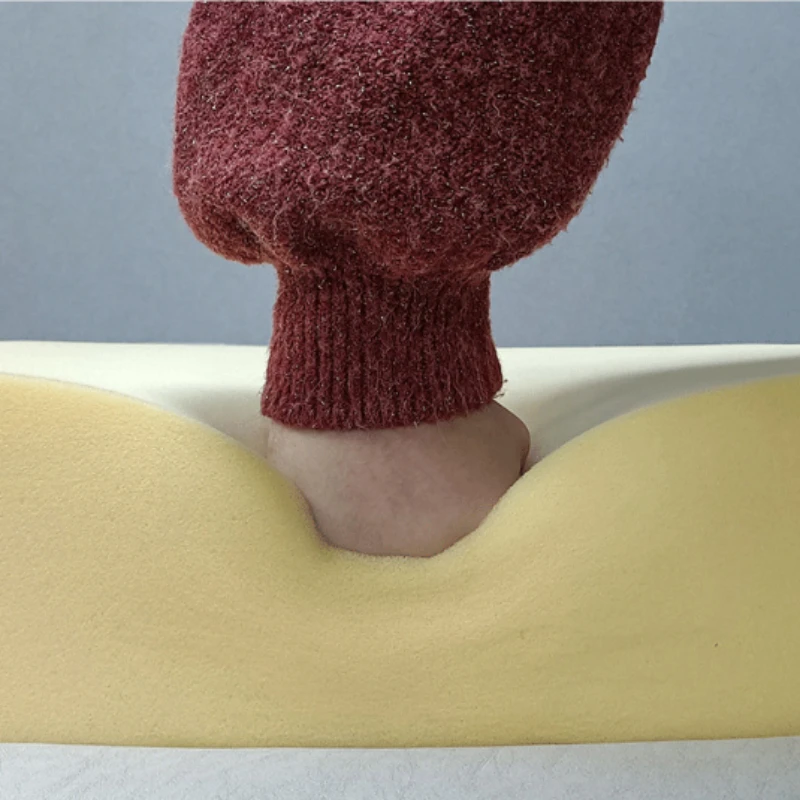 أريكة غرفة المعيشة على الطراز الكريمي، شقة صغيرة خفيفة فاخرة، صف مستقيم، أريكة بسيطة، تكنولوجيا القماش، أريكة أثاث كاما