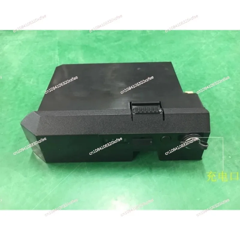 Removable electric four-wheel skateboard battery, intelligent wireless remote control skateboard battery!