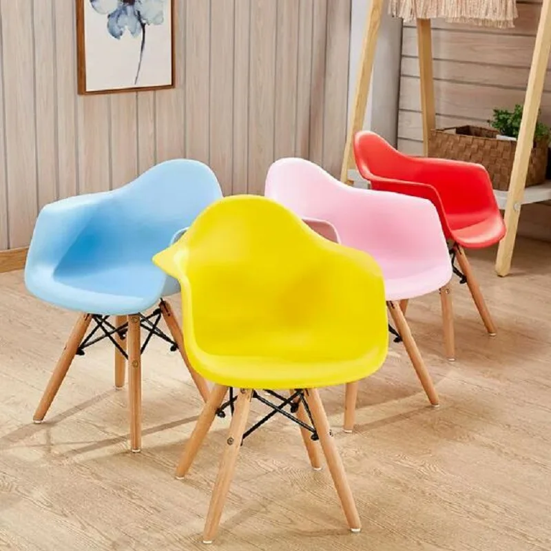 Sedie per bambini dell'asilo sedie da pranzo per bambini moderne e semplici in legno massello uso domestico sgabelli in plastica colorata per bambini