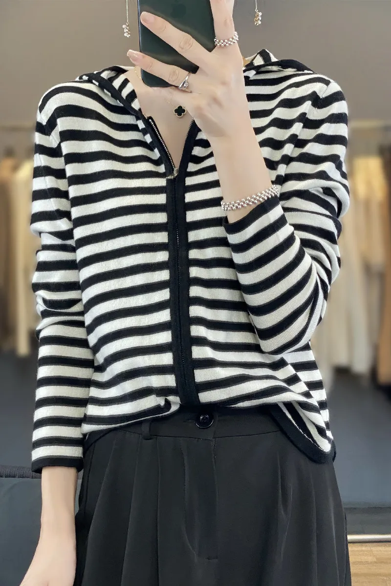 

2024 New Korean Version of Autumn and winter Casual Hooded Striped Zippered Knitted Cardigan Fashion Versatile Women's Coat Top