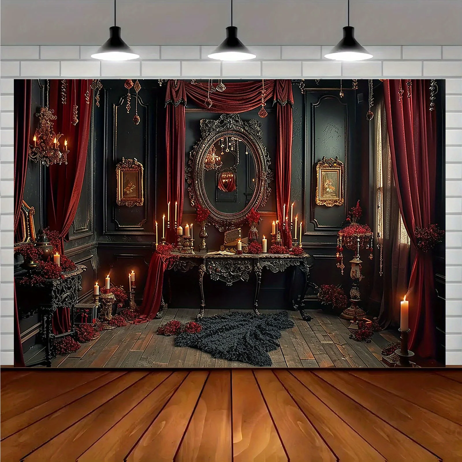 Eine gotische rote und schwarze Wanddekoration mit exquisiten Spiegeln, Kerzenständer und eleganten Vorhängen