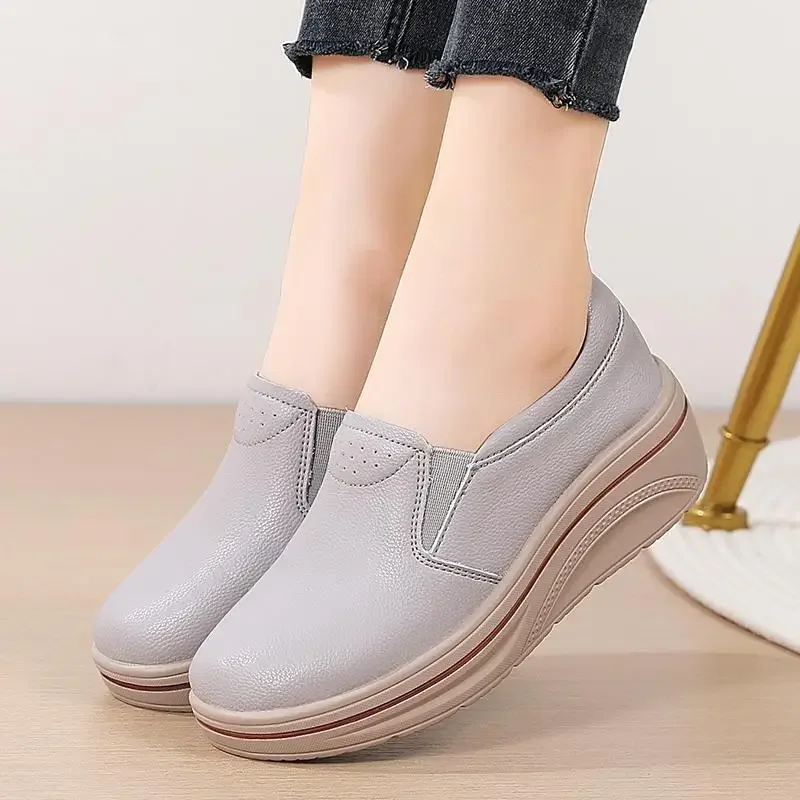 Mocasin flat bottom loafer leather beef tendon soft bottom mother casual flat sole single shoe soft surface