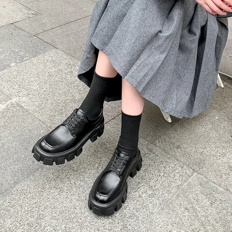 Sapatos mocassim de couro estilo britânico para mulheres, fundo grosso, plataforma, com cordões, sapatos altos, primavera e outono, 2023