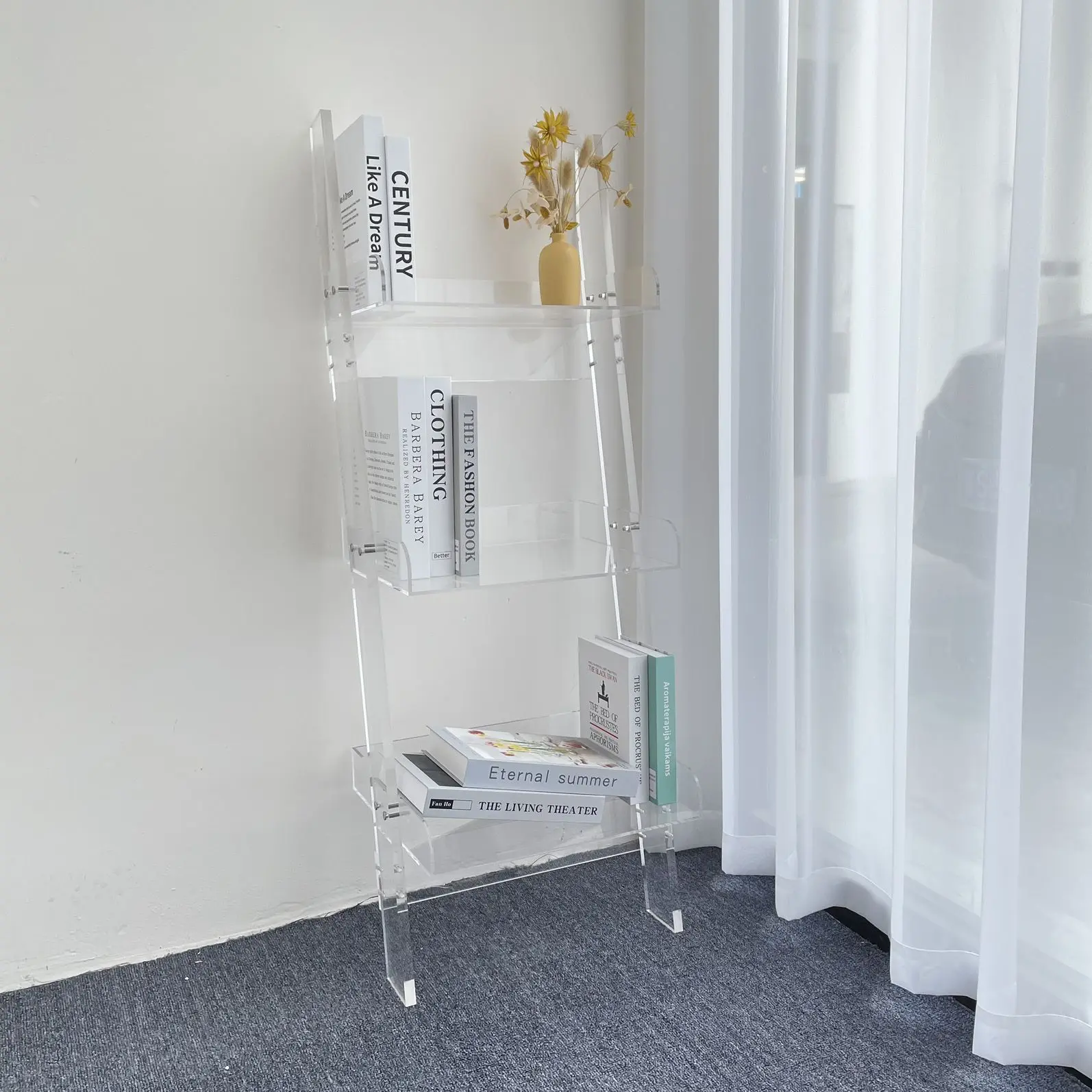 رف كتب أكريليك مقابل رف الحائط، رف عرض بسيط لغرفة المعيشة، أرضية إبداعية #6