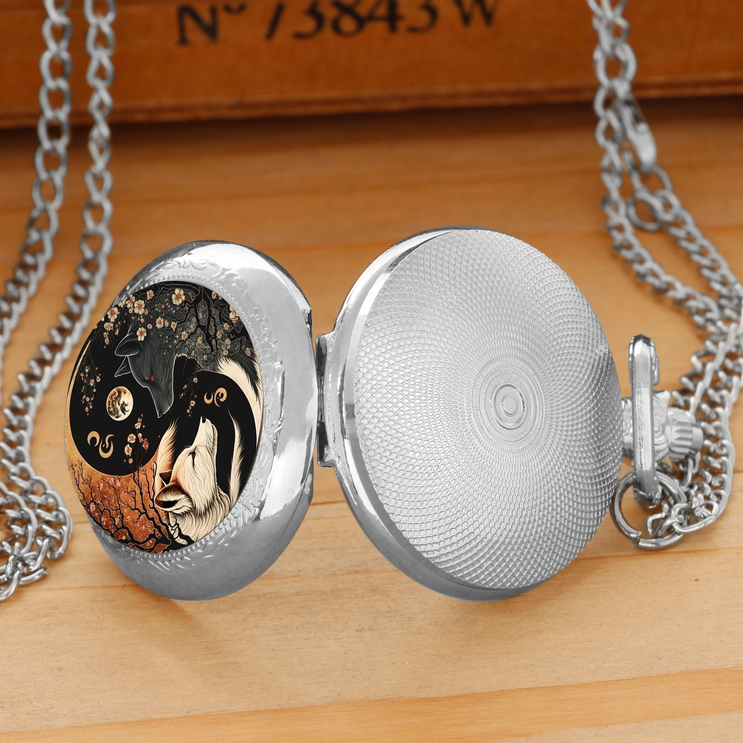 เงินสแตนเลสสีดําสีขาว Yin และ Yang หมาป่าแก้วโดมควอตซ์นาฬิกาพ็อกเก็ตสําหรับผู้หญิงผู้ชายสร้อยคอเครื่องประดับจี้