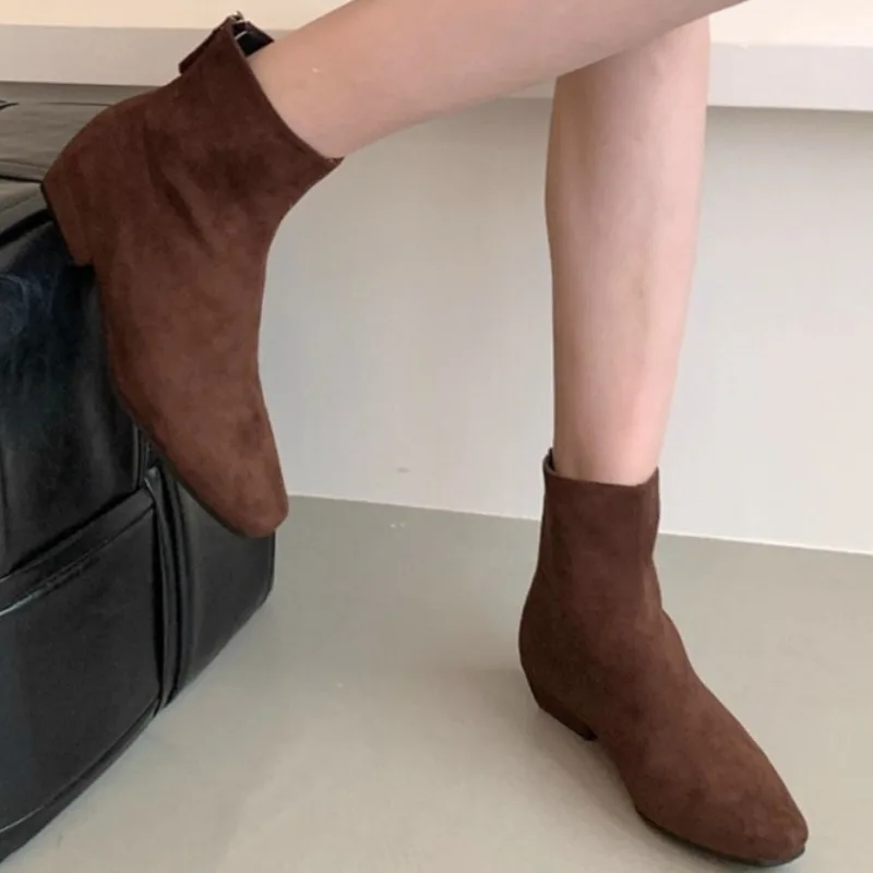 2025 العلامة التجارية الجديدة المرأة حذاء من الجلد غير رسمي موضة بلون الجلد المدبوغ حذاء من الجلد العلامة التجارية مصمم الشتاء أحذية تشيلسي عالية الجودة