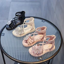 Sandali per ragazze estate nuove scarpe da principessa con farfalla con strass sandali romani per bambini scarpe da spiaggia Casual sandali piatti per bambini di moda