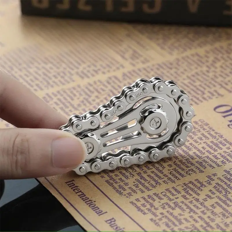 

Металлический спиннер-гироскоп с цепным механизмом и шестернями, вращающийся на кончиках пальцев