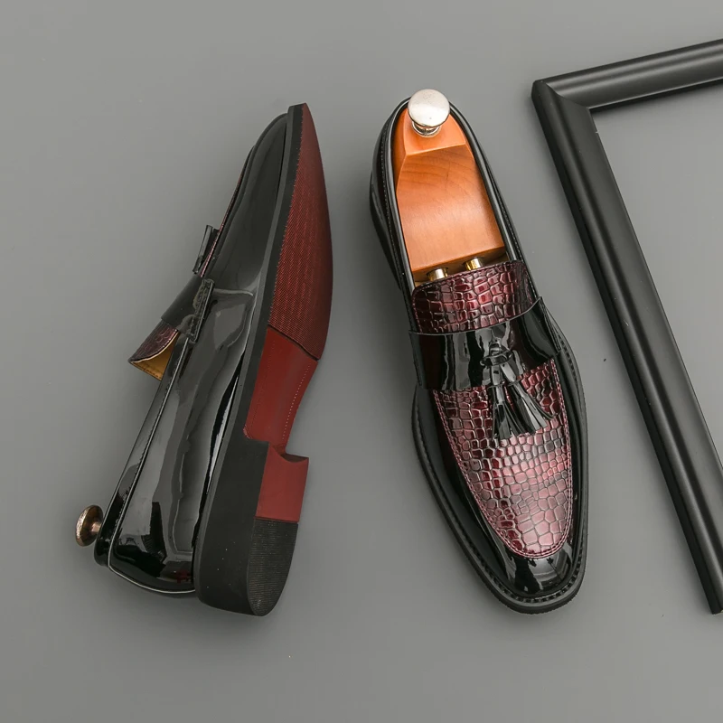 

Red-soled Business Men Fringed Leather Shoes European American Casual Light Comfortable Fashionable Loafers Men Leather Shoes