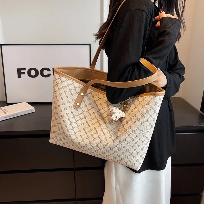 High-End Sense Women\'S Bag Large Capacity Tote Bag Light Luxury One Shoulder Mom Commuting Diagonal Span Bag Luxury Handbags