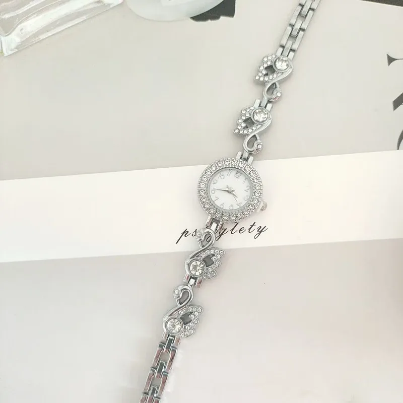 Cross-Border การค้าต่างประเทศขายร้อนสง่างามและแฟชั่น Diamond Swan นาฬิกาผู้หญิงเพชรดิจิตอลนักเรียนหญิง Brac