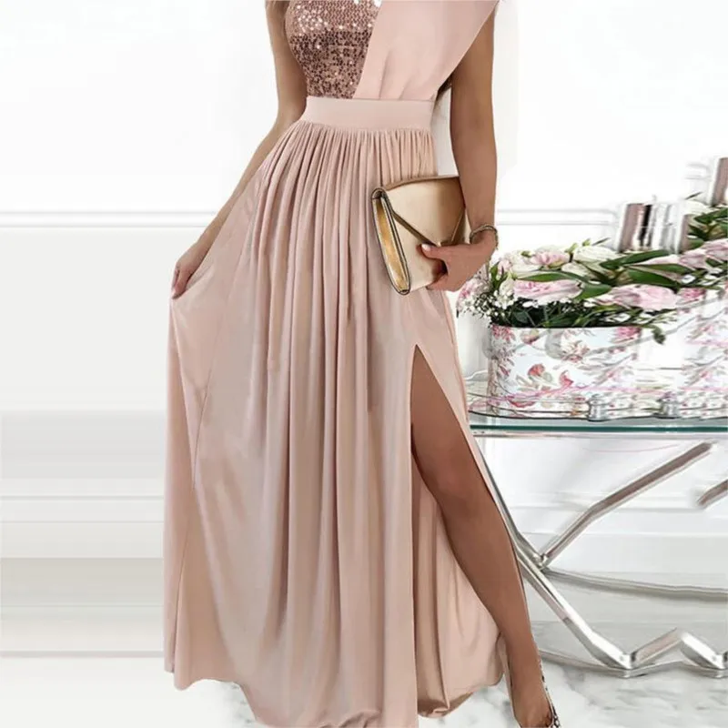 

A new style of fashionable and elegant sleeveless dress with sequined pieces