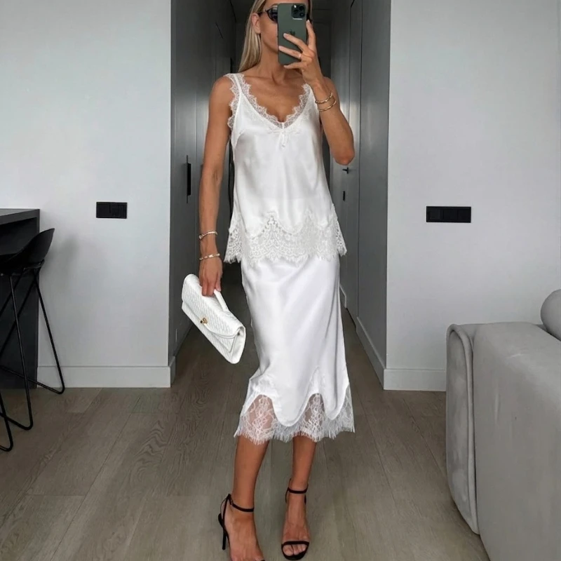 

Tsiisd Women's Lace Sleeveless Tank Top Sexy V-Neck Y2k Streetwear Printed Patchwork Summer Fashion Tops Casual Commuting Vest