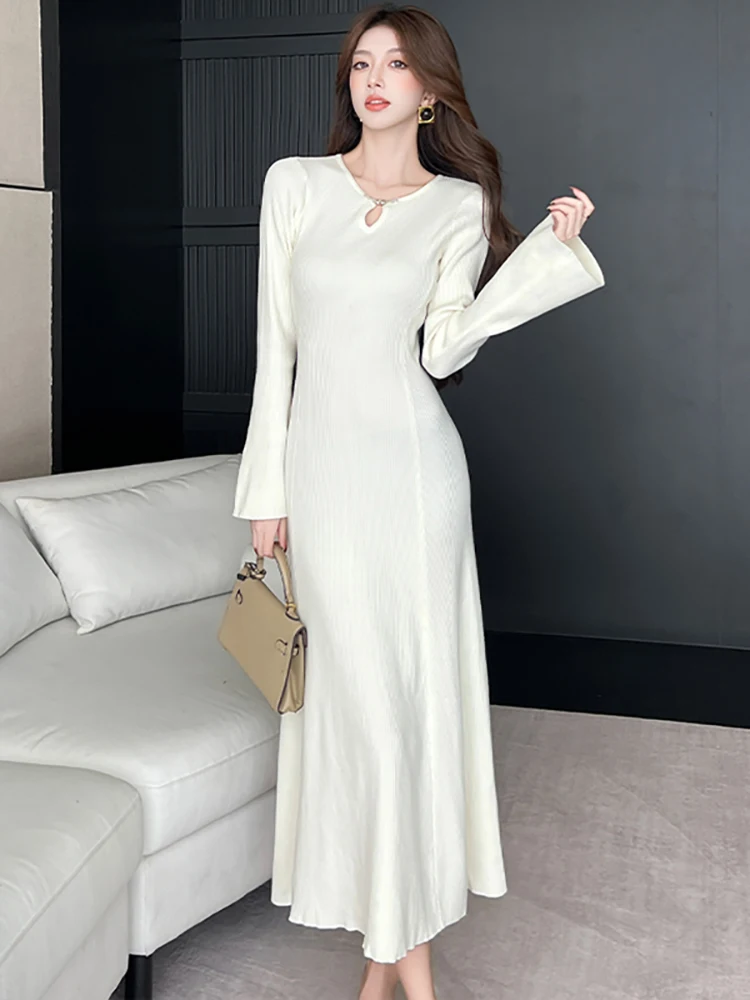 

Осень-зима белое вязаное платье с длинным рукавом и бриллиантами с v-образным вырезом женское элегантное домашнее платье Casaul 2025 корейское облегающее вечернее платье