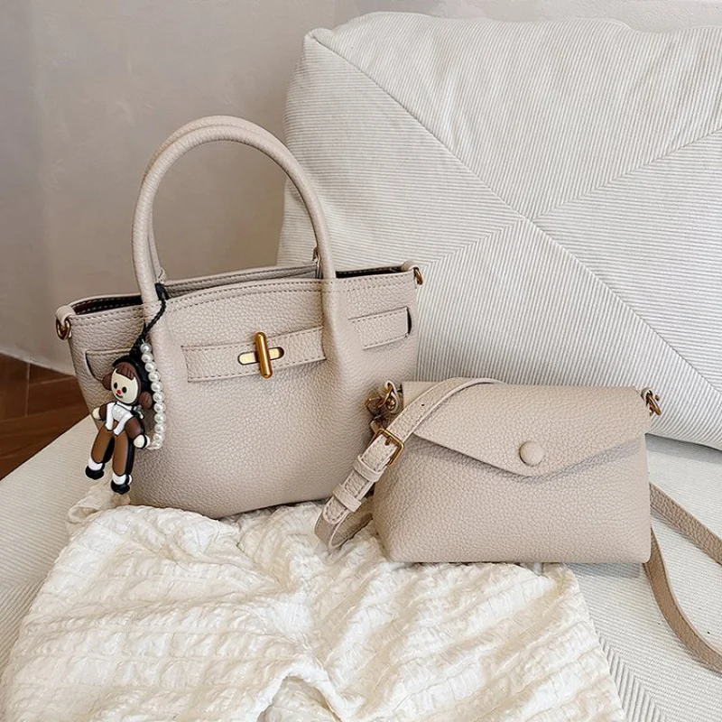 

Элегантная женская сумка-мессенджер из кожи премиум-класса, популярный элегантный цвет и просторный интерьер ​