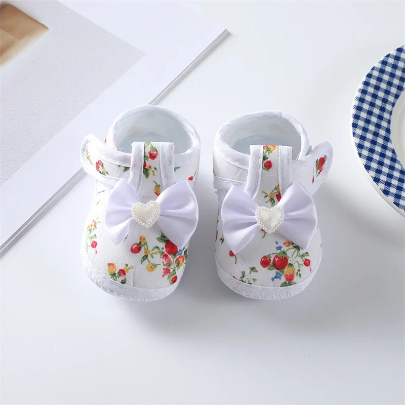 Tênis Soft Sole Cribs para bebês infantis, primeiro andador plano, bowknot, estampa de flores, antiderrapante, sapatos de vestido de casamento princesa