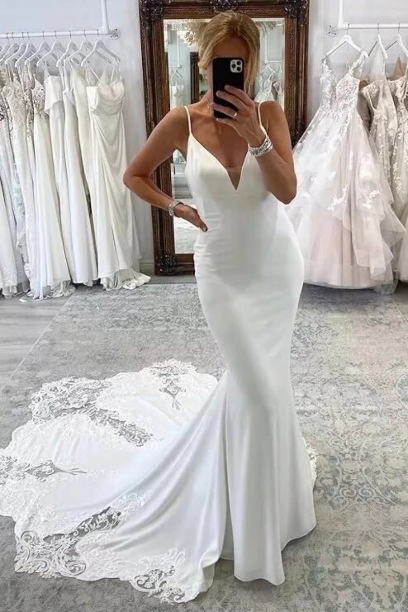 

Laces Appliques Backless Mermaid Wedding Gown V-Neck Bridal Dresses Spaghetti Straps Bride Dresses